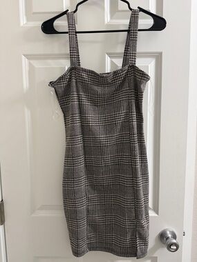 Heart Hips Black and White Plaid Sheath Midi Dress